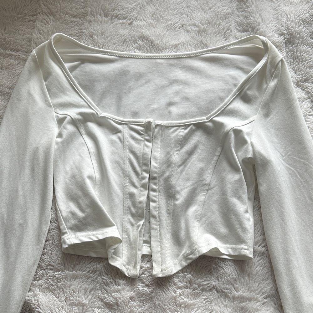 SHEIN White Scoop-Neck Long Sleeve Cropped Top